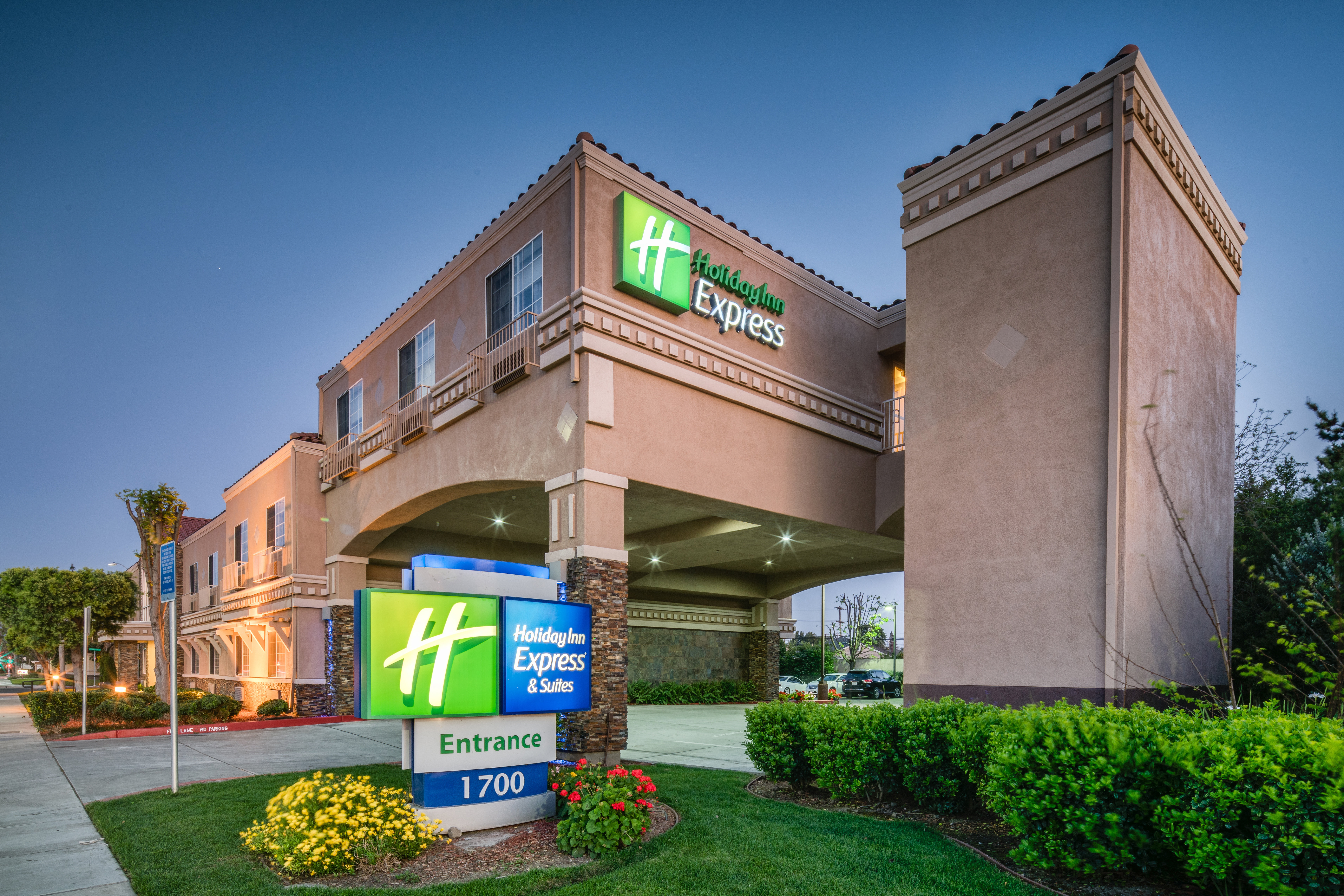 Holiday Inn Express Hotel Suites Santa Clara 54/58