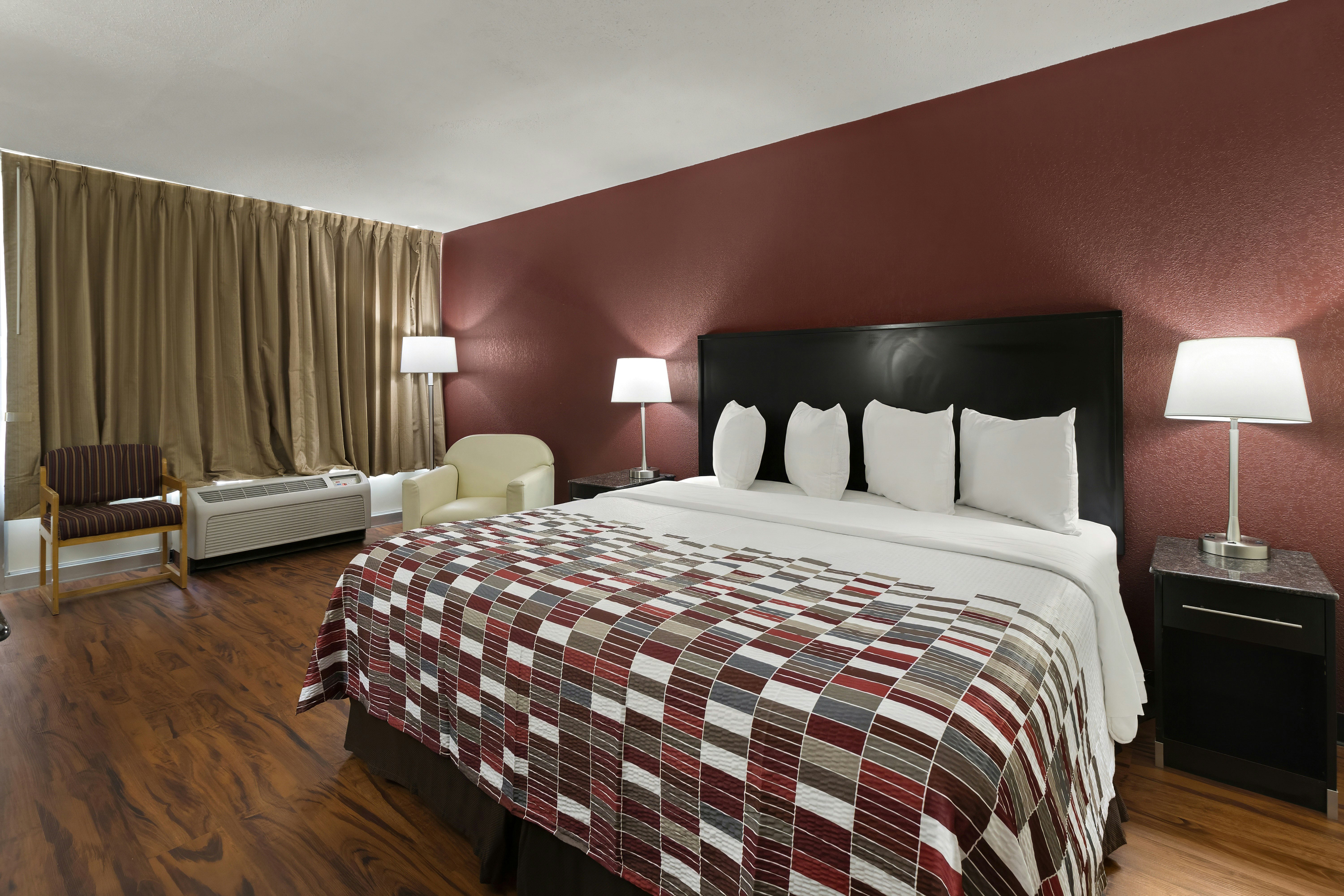 غرفة سوبيريور بسرير كينج، Red Roof Inn & Suites Cave City 4/6