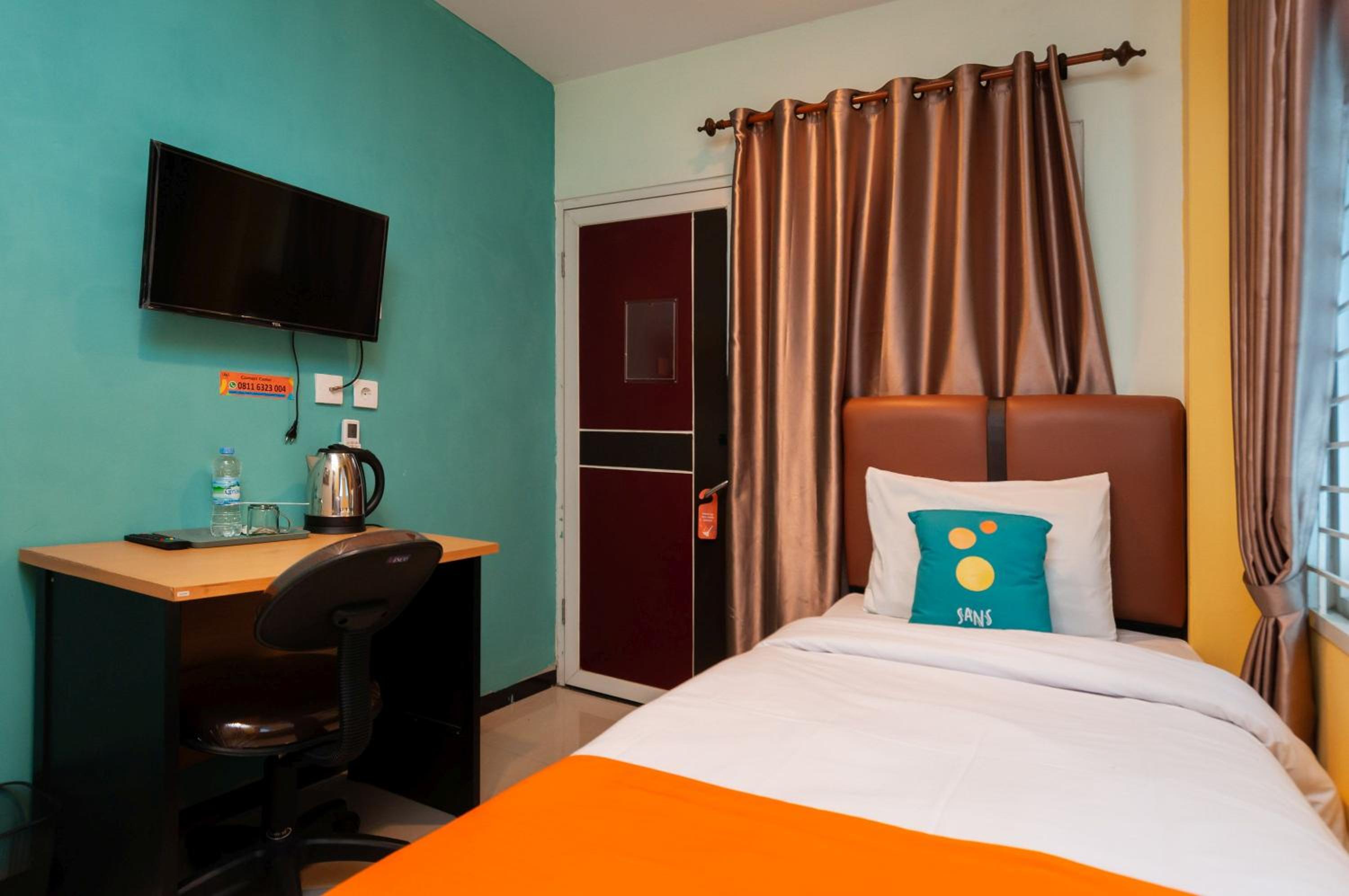 Sans Hotel Finest Medan 41/68
