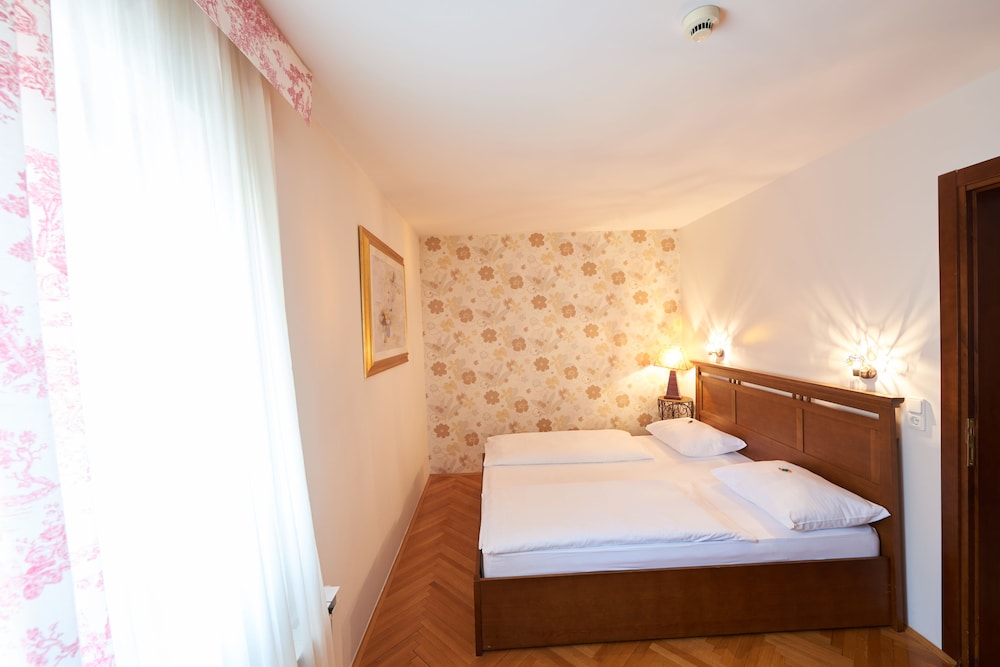 Hotel Pahuljica 10/28