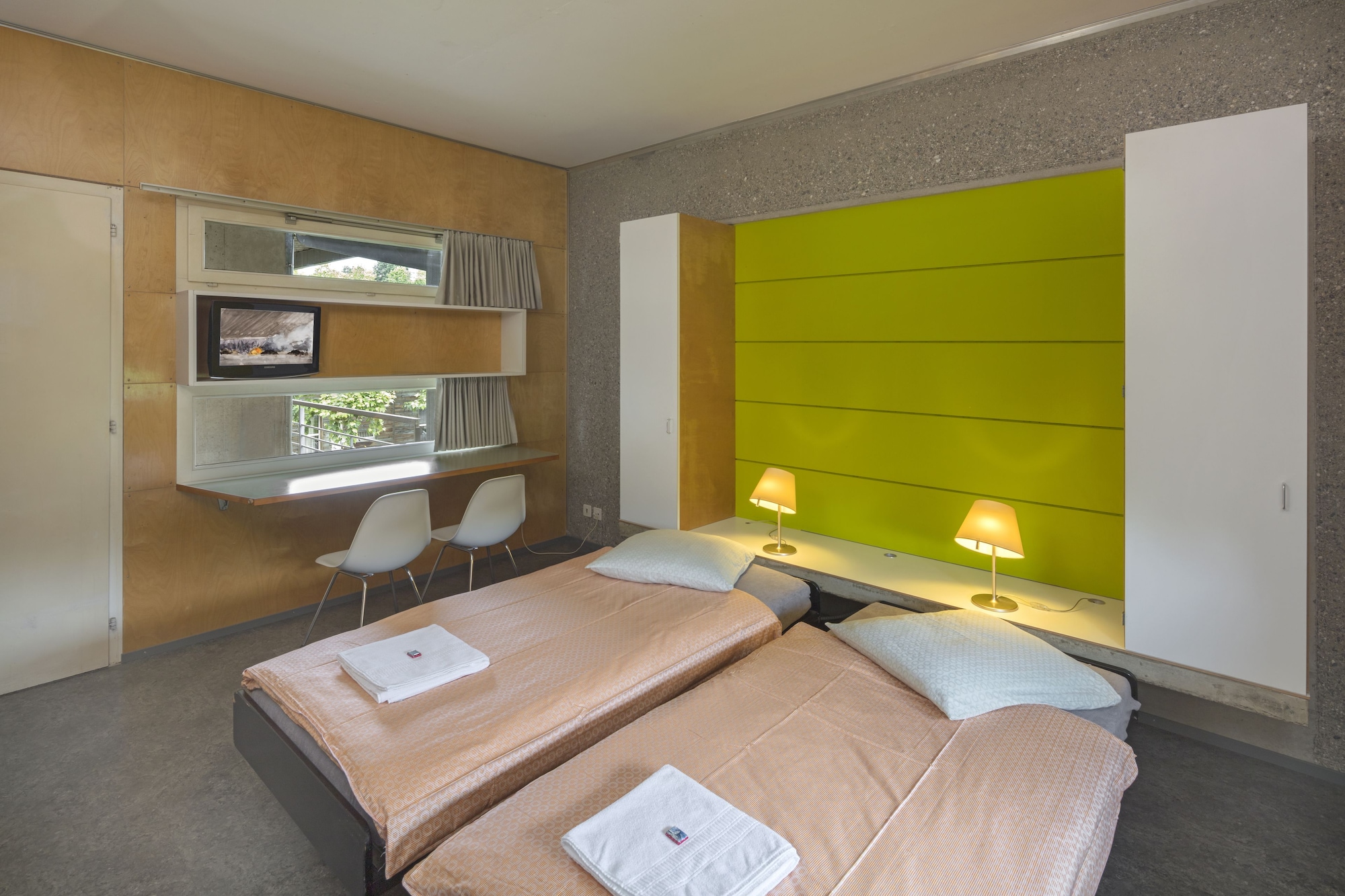 STANDARD, TWIN BEDS, SHARED BATHROOM