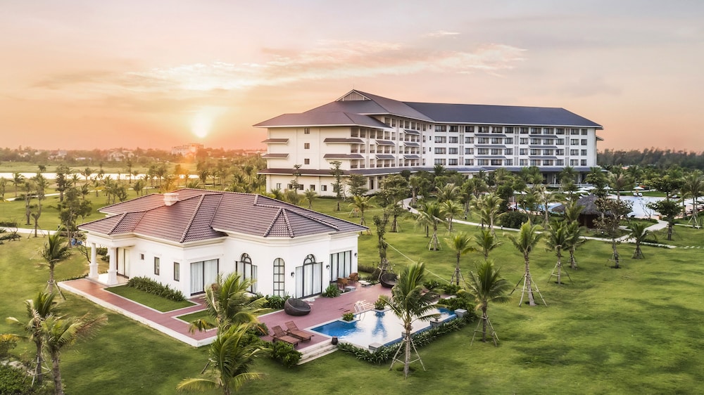 Melia Vinpearl Cua Hoi Affiliated by Melia 8/61