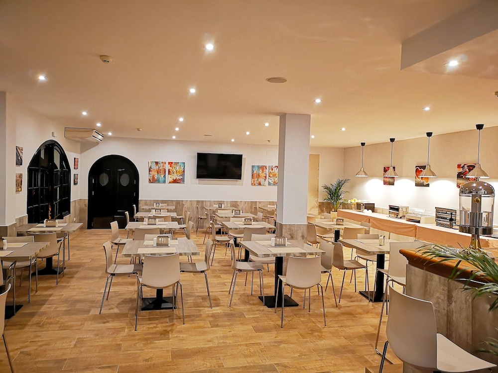 APARTAMENTOS TURISTICOS PUERTA DEL SUR 24/27