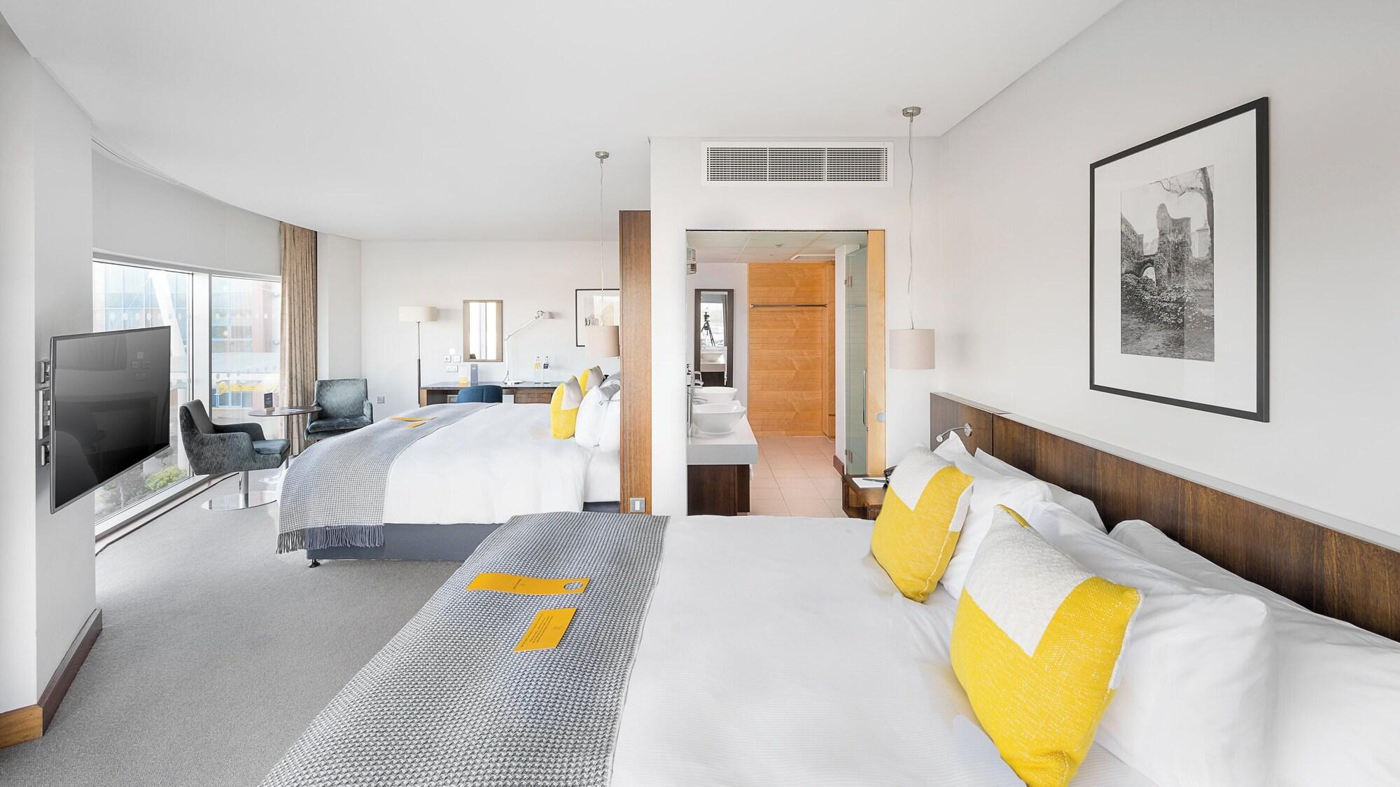Grand, Multiple Beds