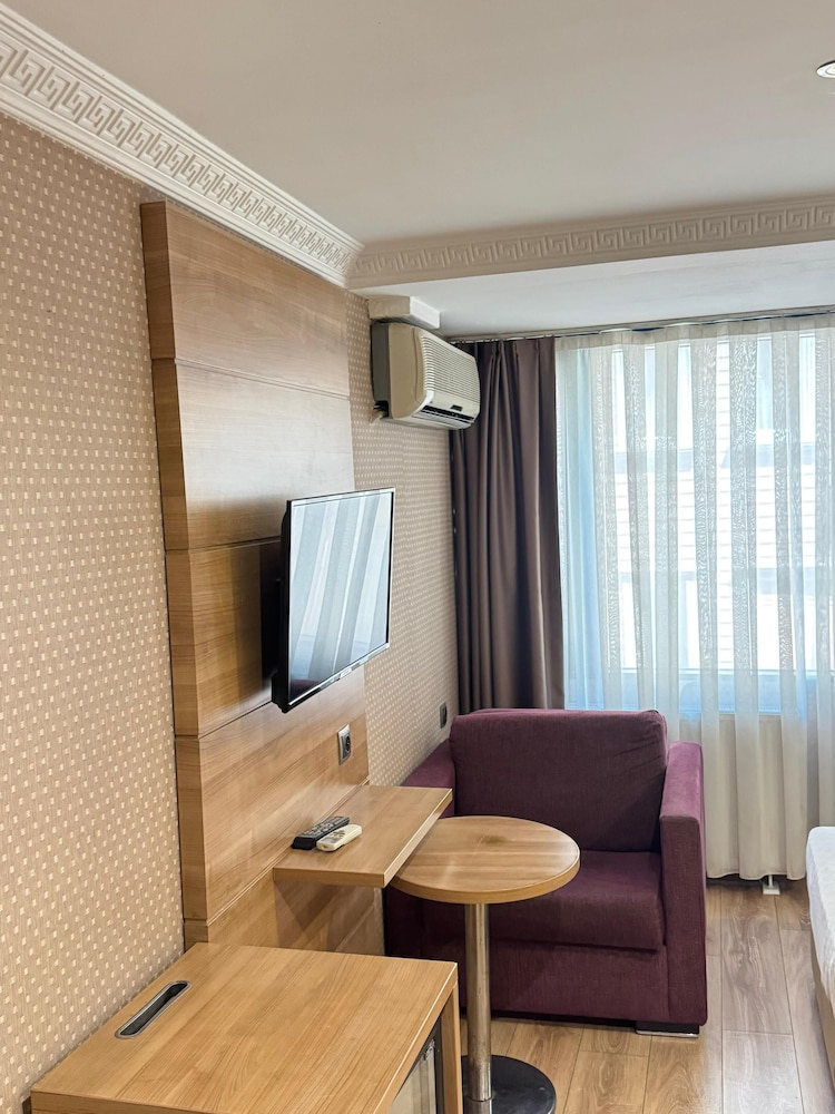 Prens Hotel 26/32