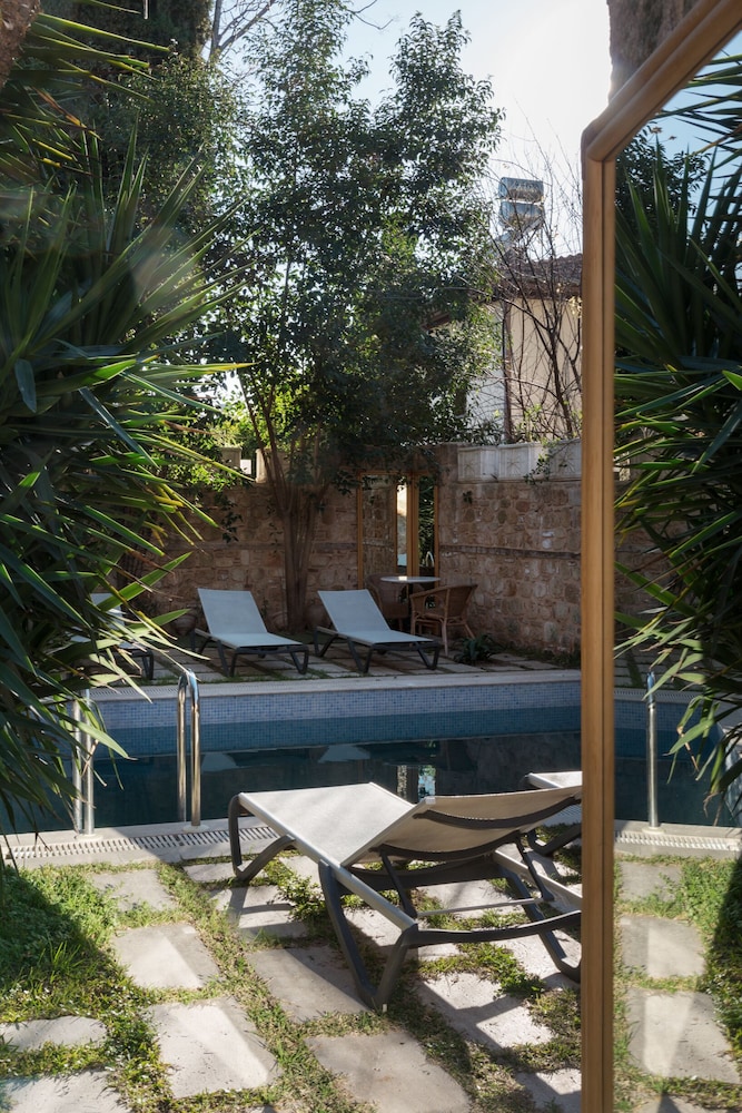 Delight Deluxe Boutique Hotel 69/79