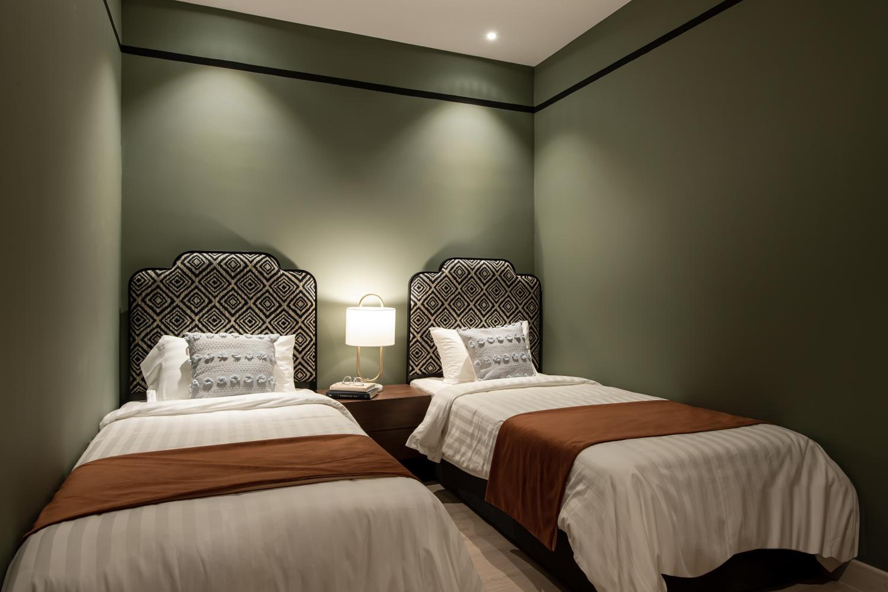 2 Bedrooms, Comfy, Suite, Queen and Twin Beds
