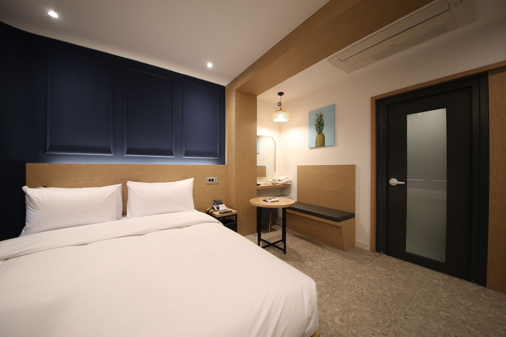 DELUXE, DOUBLE BED