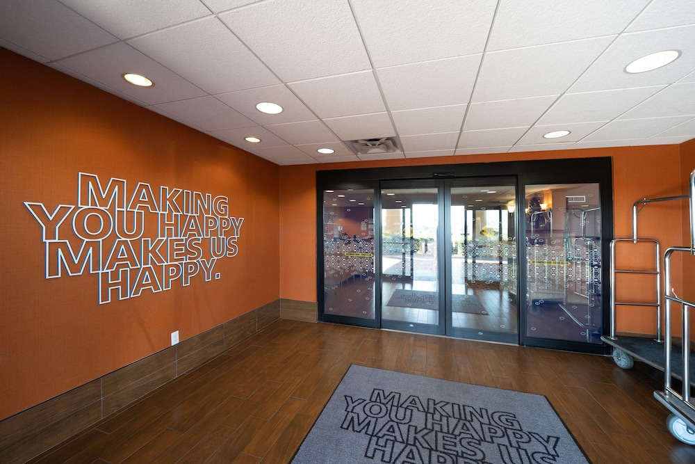 Hampton Inn Suites Madera 35/47