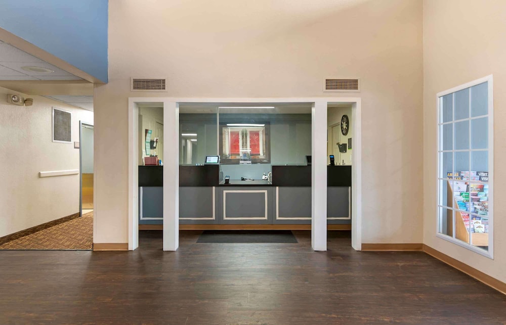 Extended Stay America Kansas City Airport Tiffany Springs 8/53
