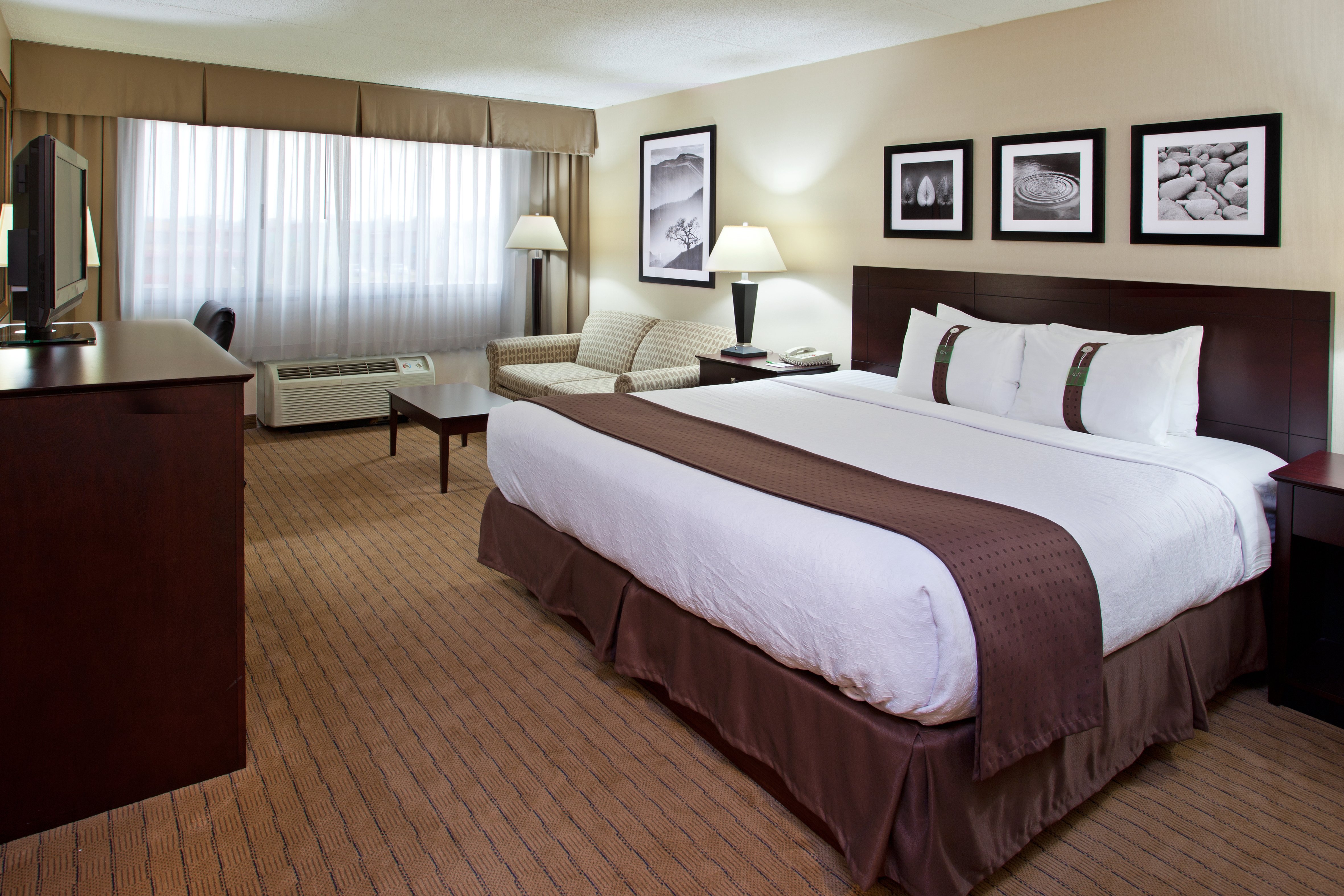 Holiday Inn Canton (Belden Village) 27/72
