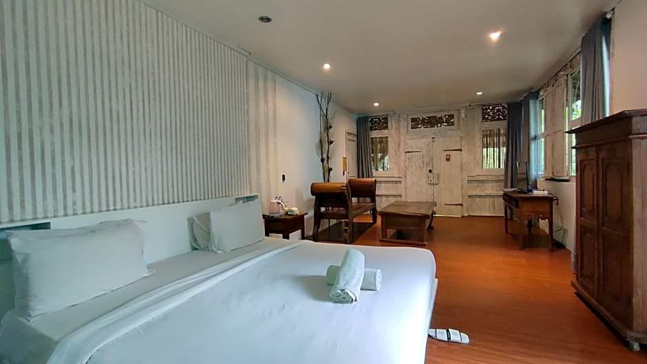 Imah Seniman Hotel 12/53