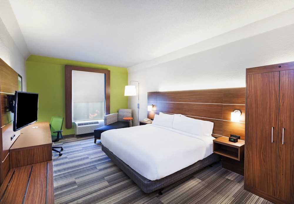 Holiday Inn Express and Suites Houston - Memorial Park Area 10/45