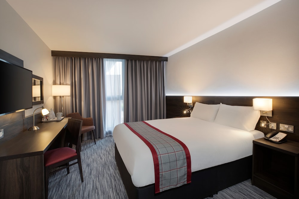 ROOM, DOUBLE BED