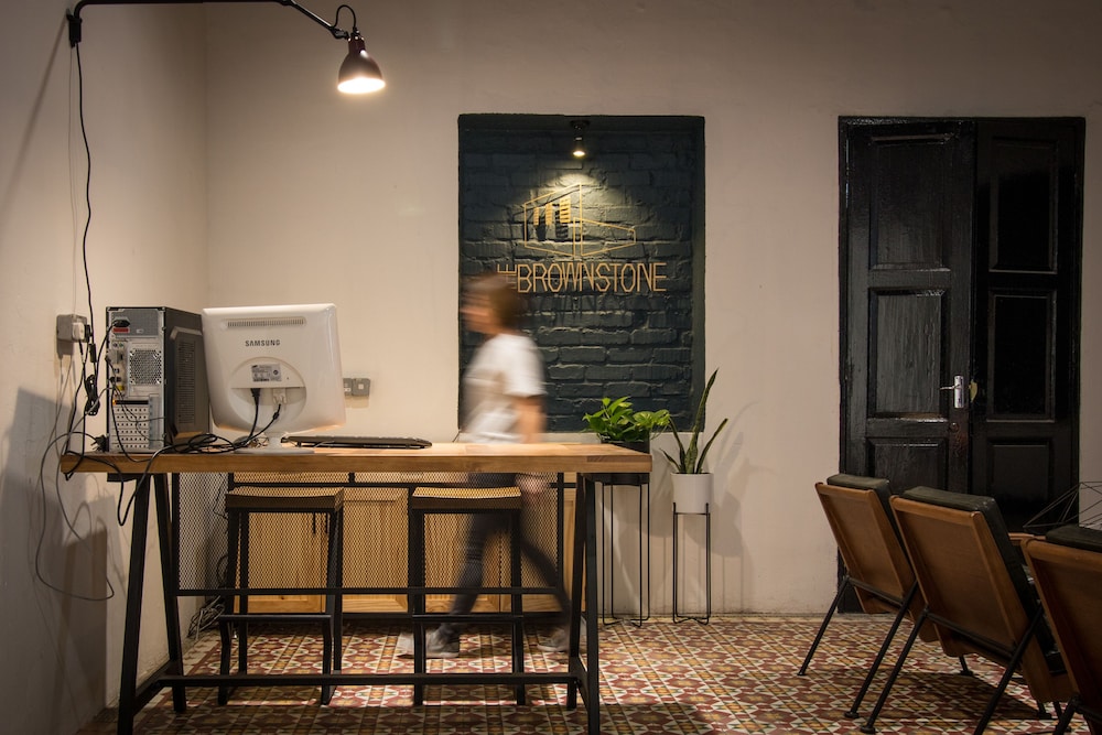 The Brownstone Hostel & Space 39/50