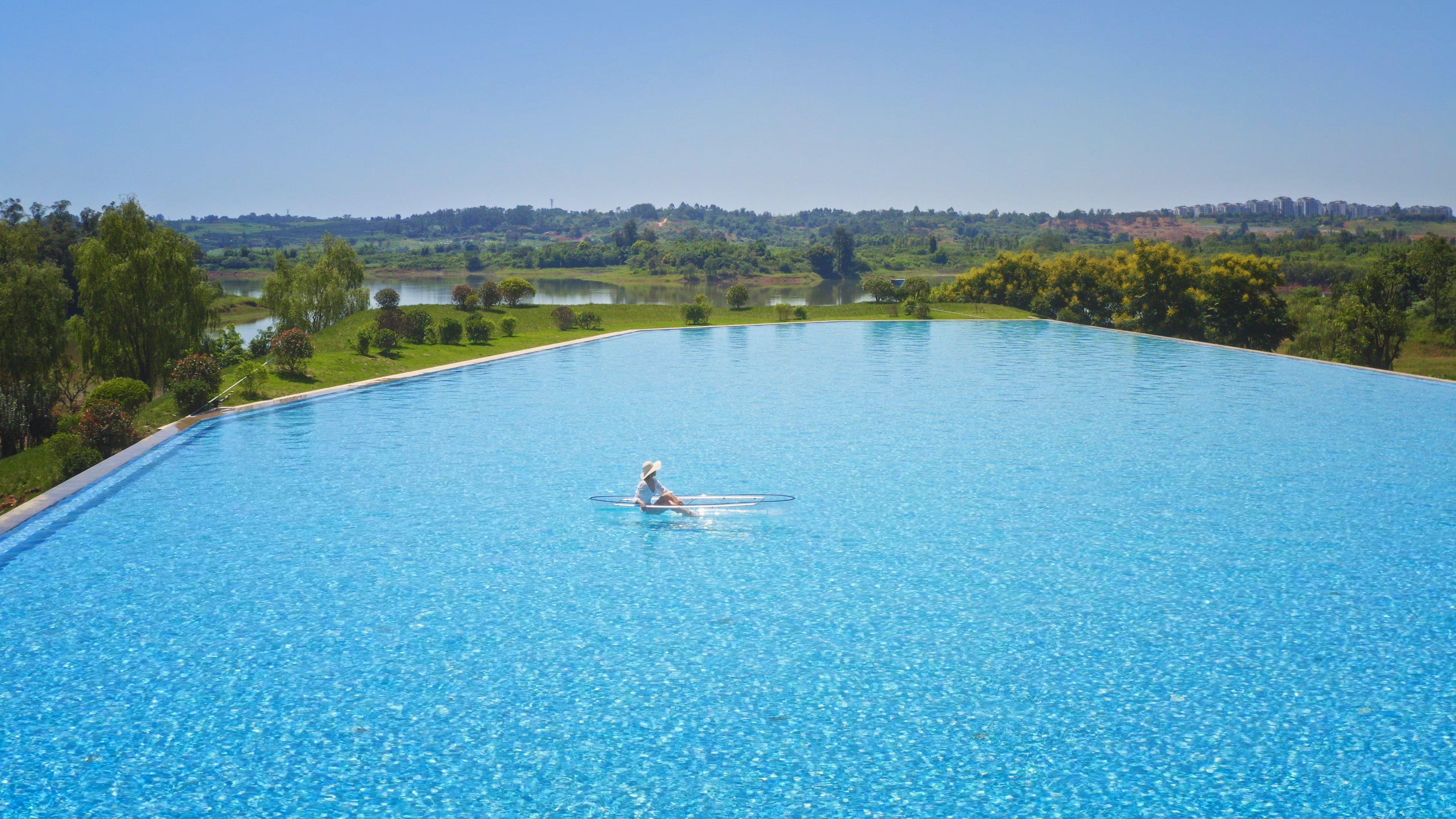 INTERCONTINENTAL HEILONG LAKE 28/50