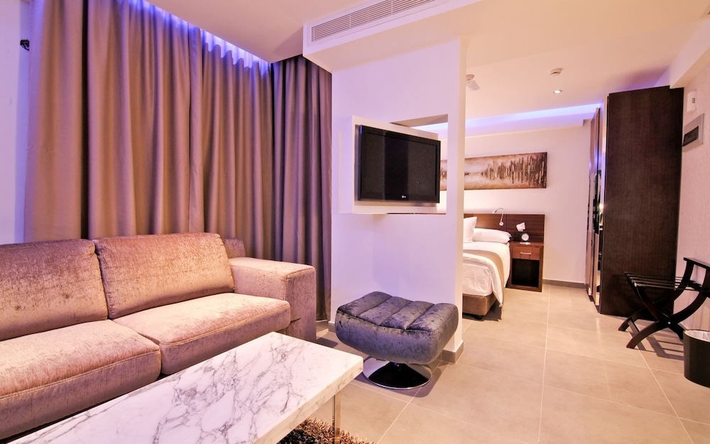 Achilleos City Hotel 35/46