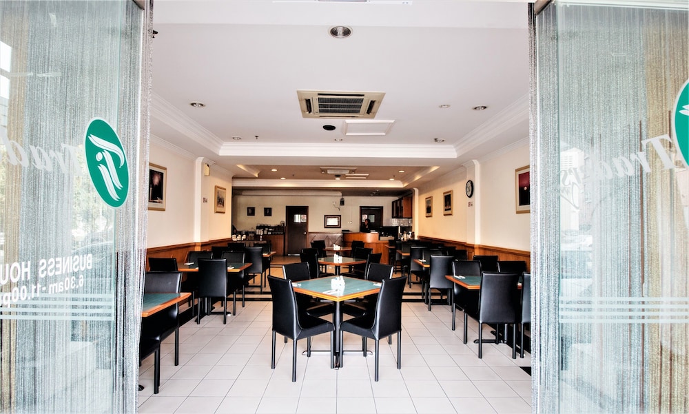 TRADERS INN 29/35