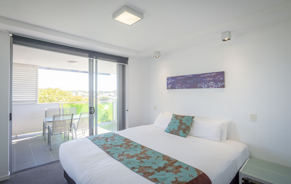 EASTWOOD APARTMENTS 15/46