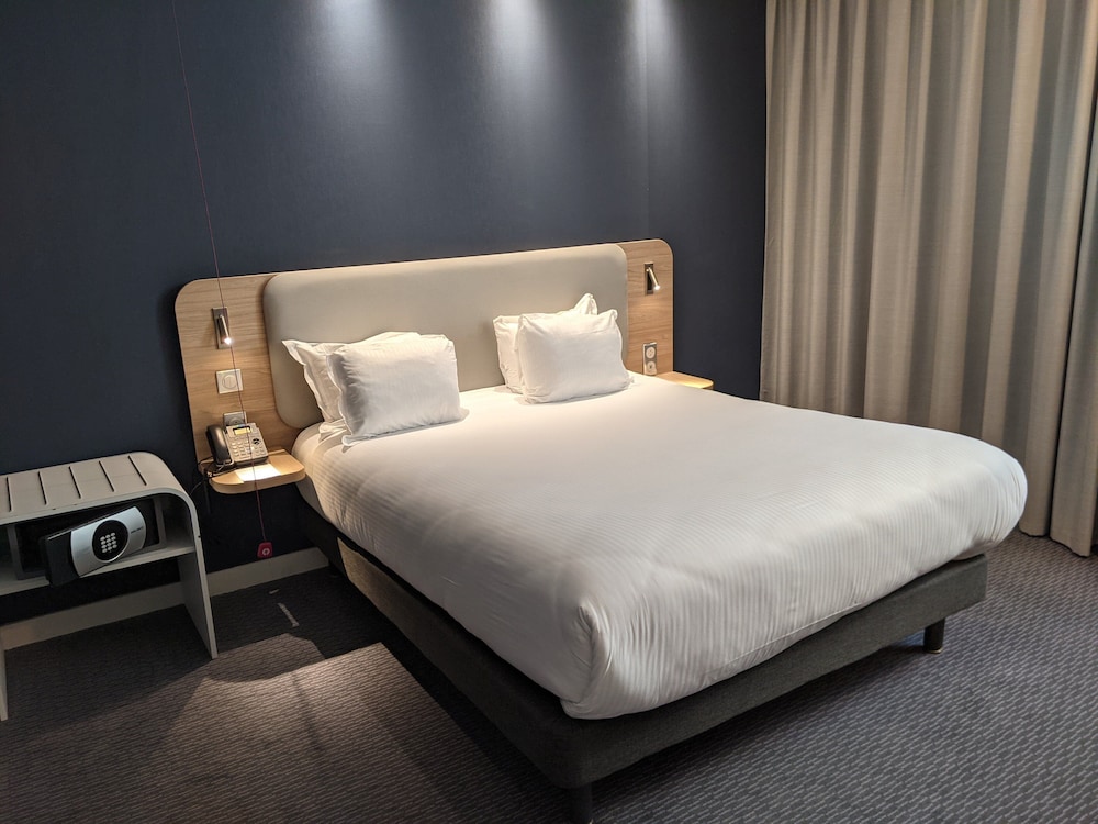 Holiday Inn Express Paris Velizy 24/71