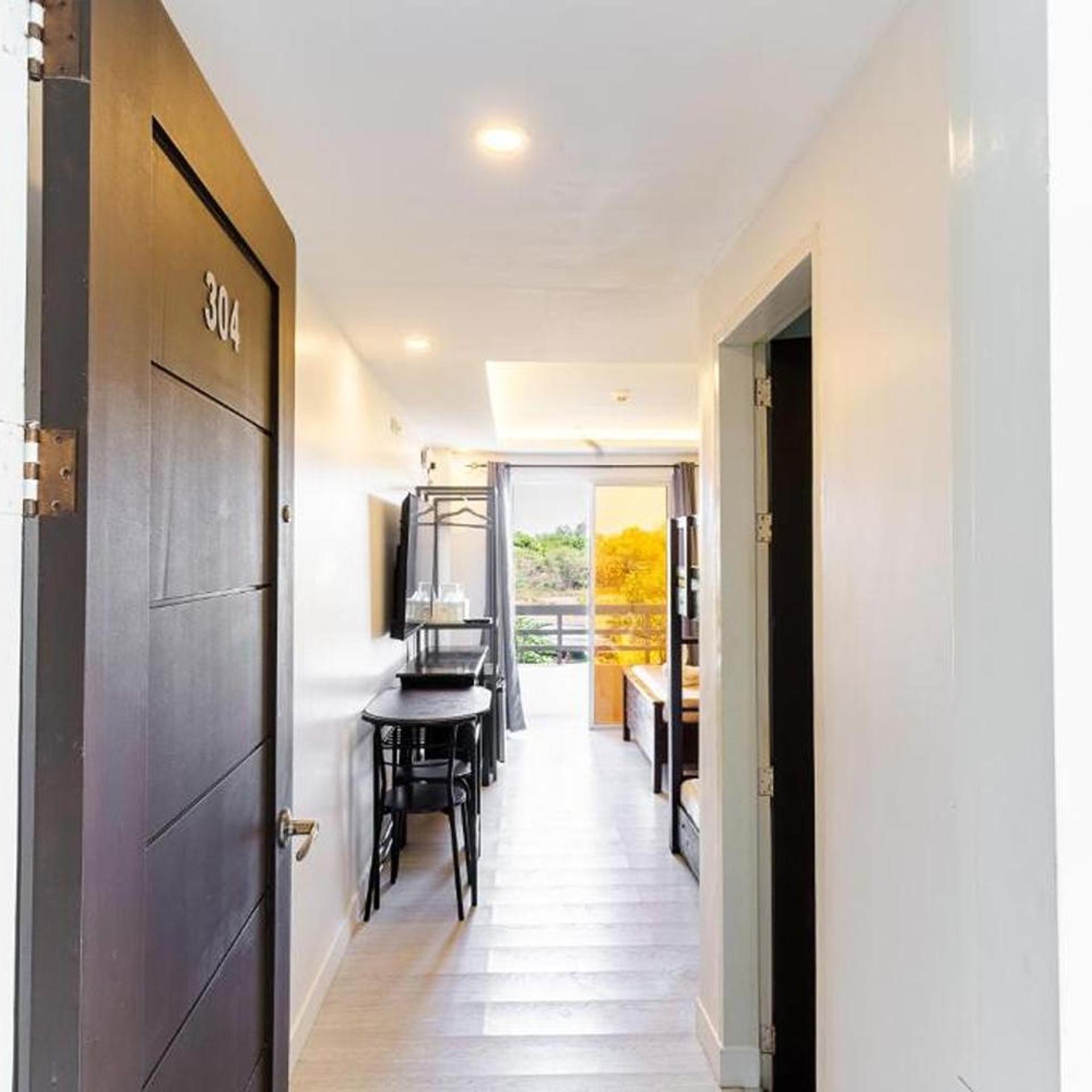 Spotlight Hotel near Hundred Islands Wharf 21/44