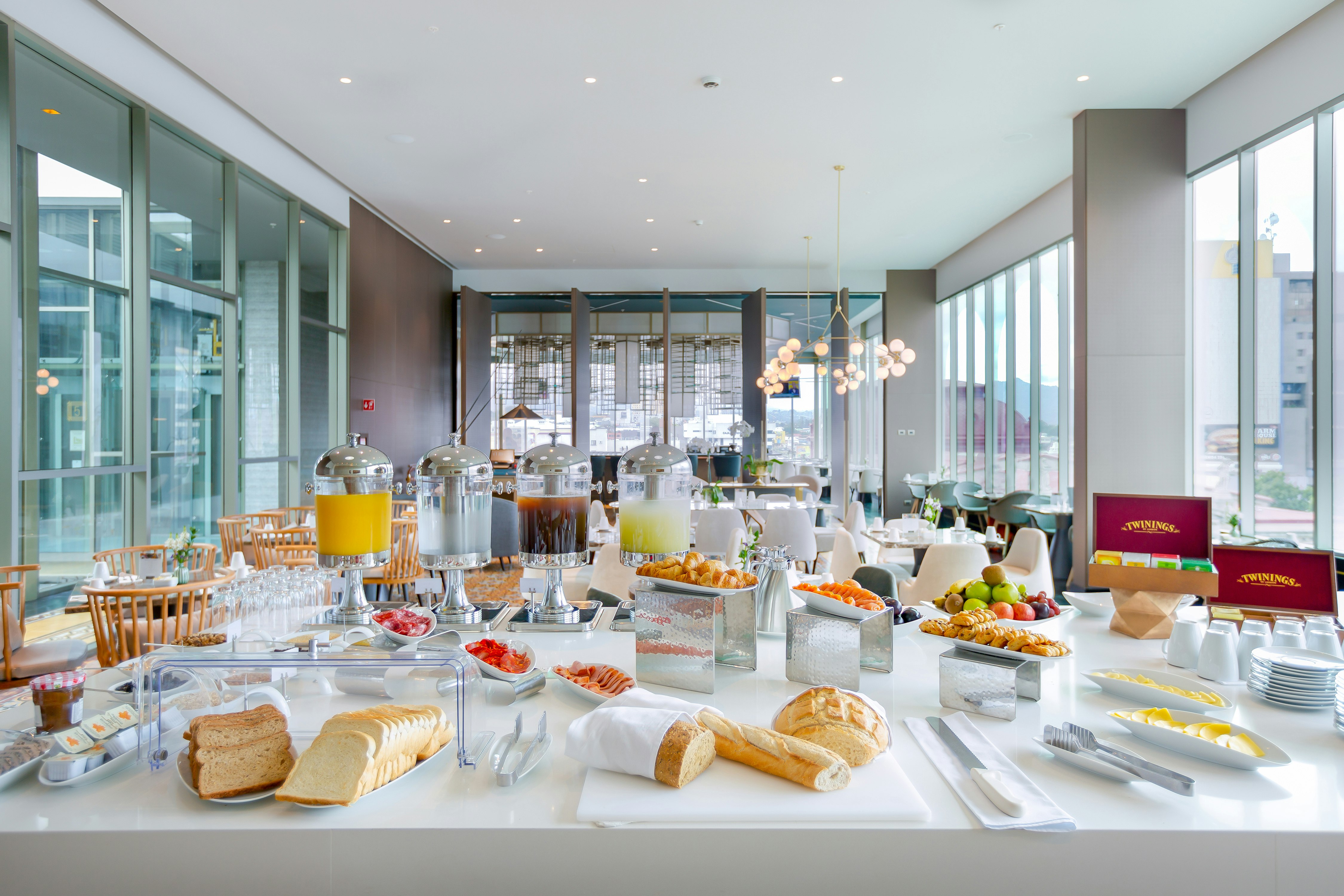 Gran Hotel Costa Rica Curio Collection by Hilton 41/48