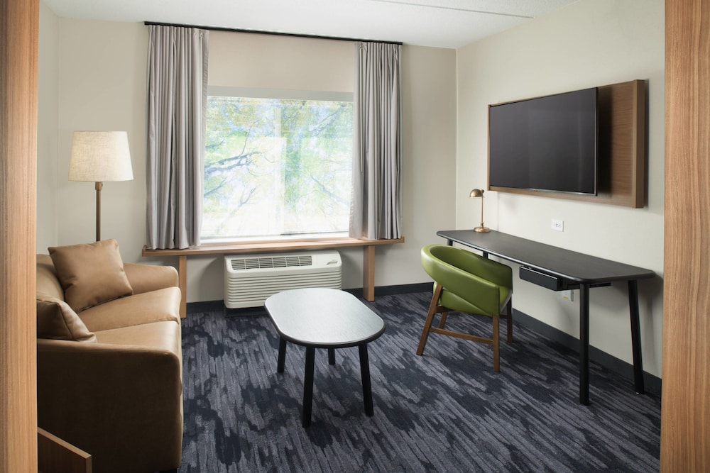 Fairfield Inn and Suites Athens Marriott 30/46
