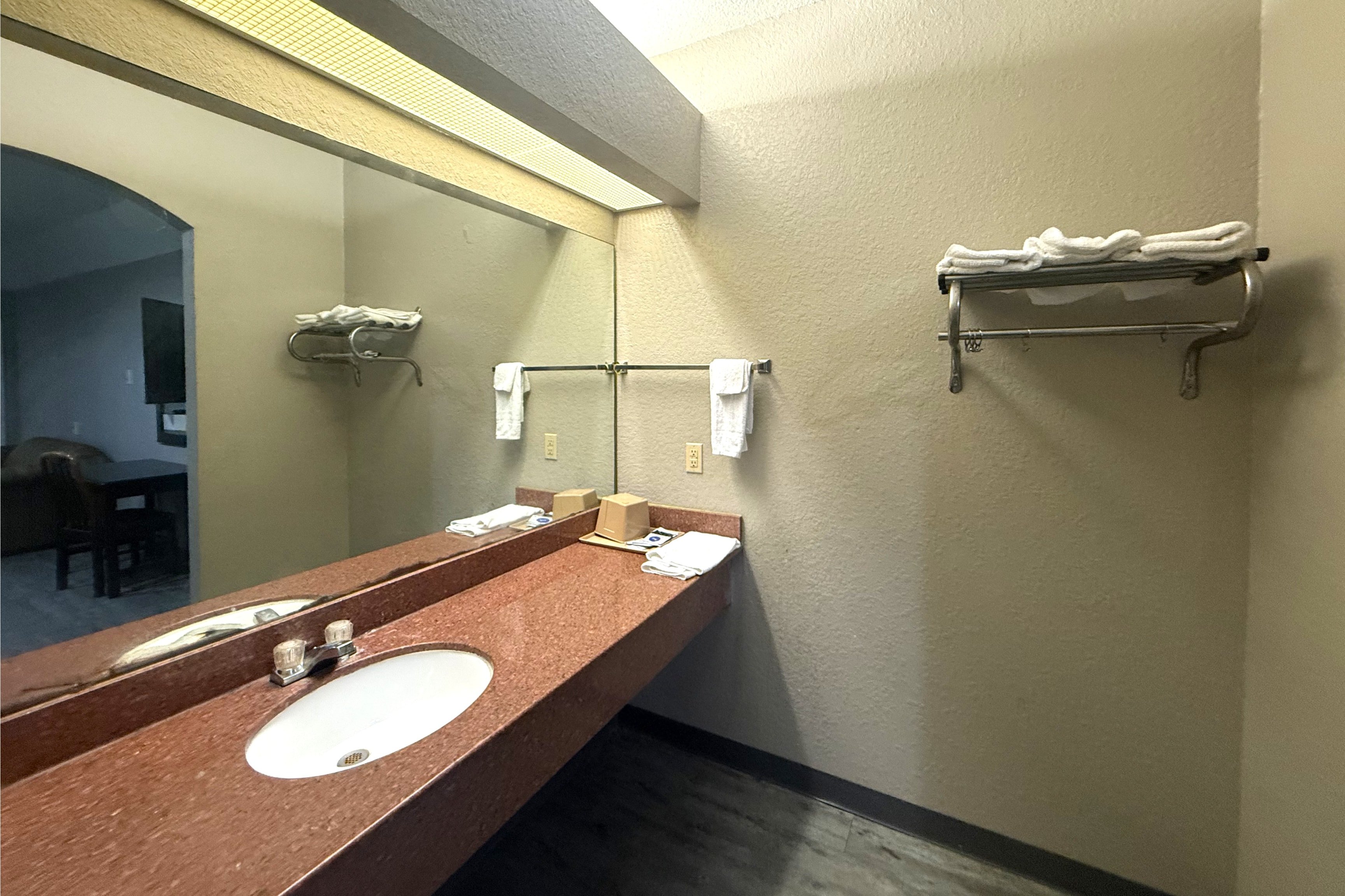 Hotel O Regency Suites Houston - IAH Beltway 8 35/37