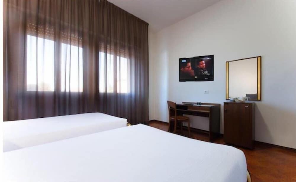 ECONOMY, TWIN BEDS