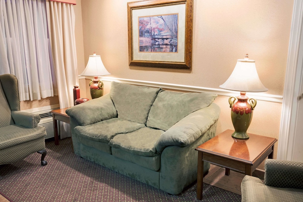 Travelodge By Wyndham Beckley 18/29
