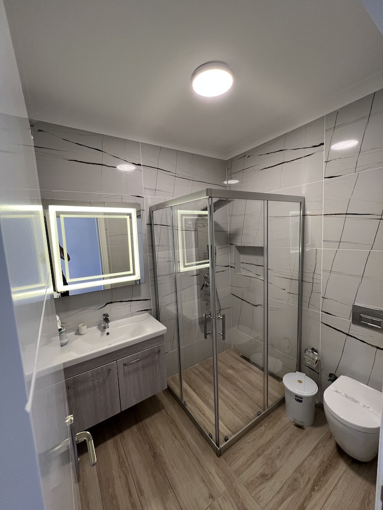 Life Point Boutique Hotel 20/20
