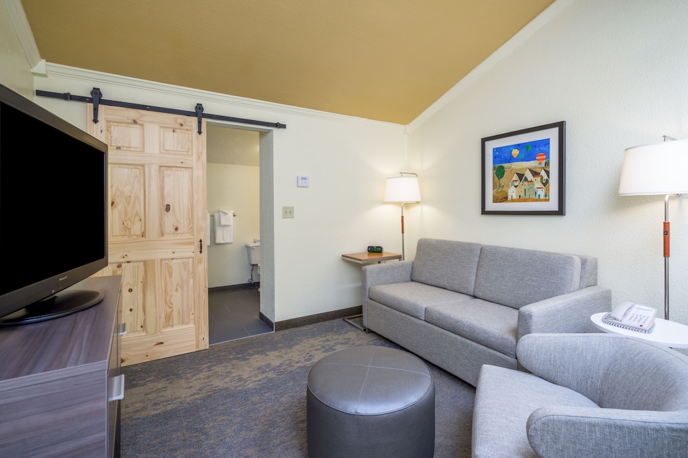 Holiday Inn Cape Cod - Hyannis 23/34