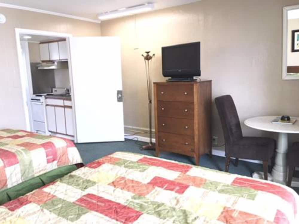 Polynesian Ocean Front Hotel 18/42