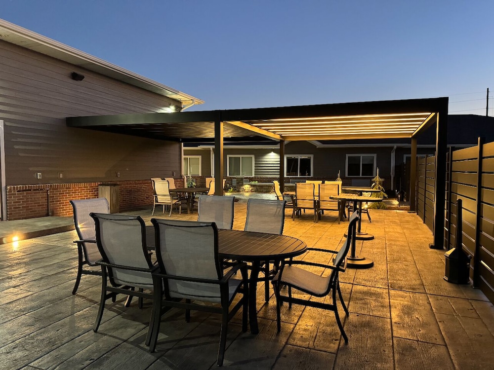 Cardinal Inn Hotel and Event Center 14/22