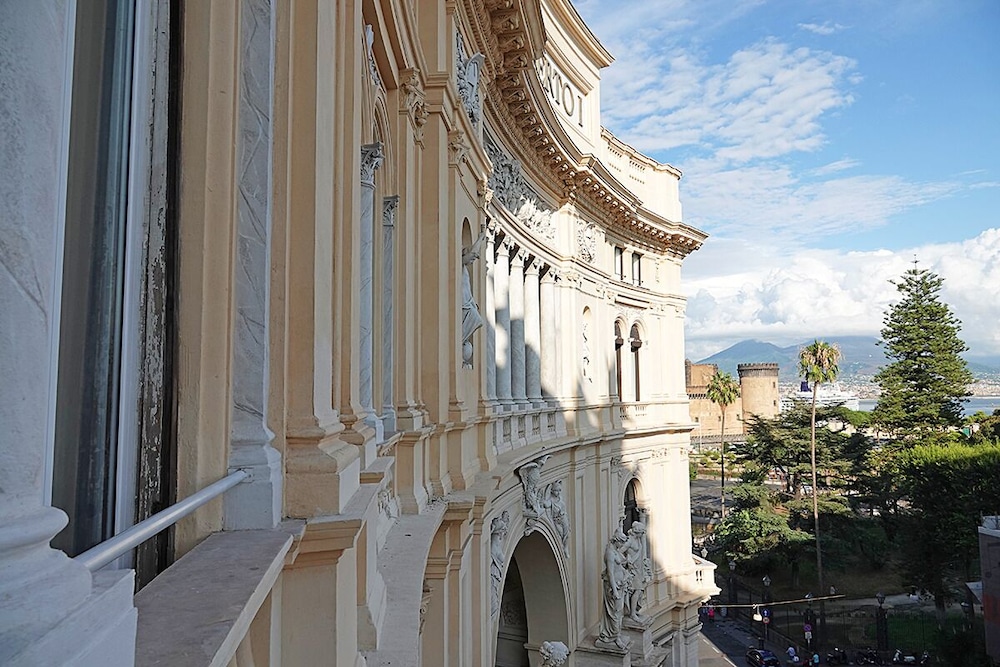Art Resort Galleria Umberto. 2/77