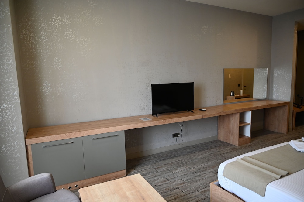 Agora Suites 59/67
