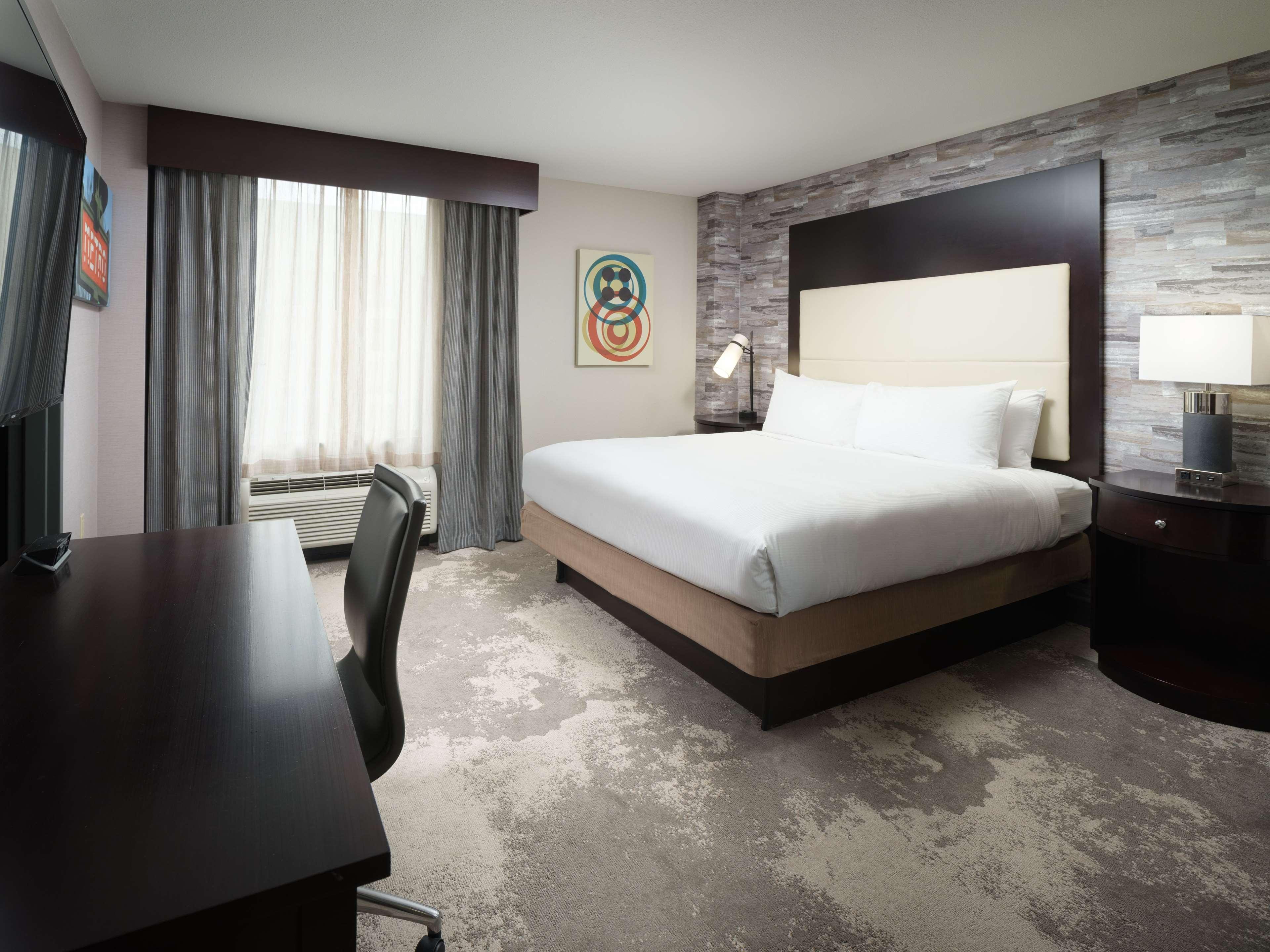 1 BEDROOM, SUITE, KING BED, JETTED TUB