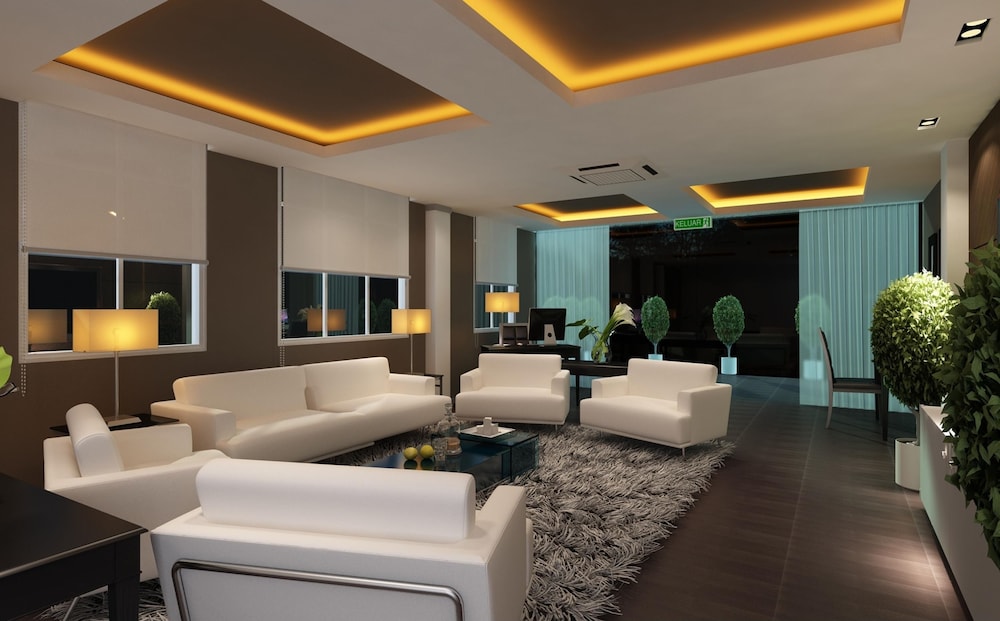 HALLMARK CROWN HOTEL 33/59