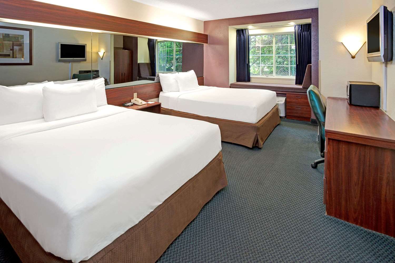 Microtel Inn and Suites by Wyndham Atlanta Airport 13/25