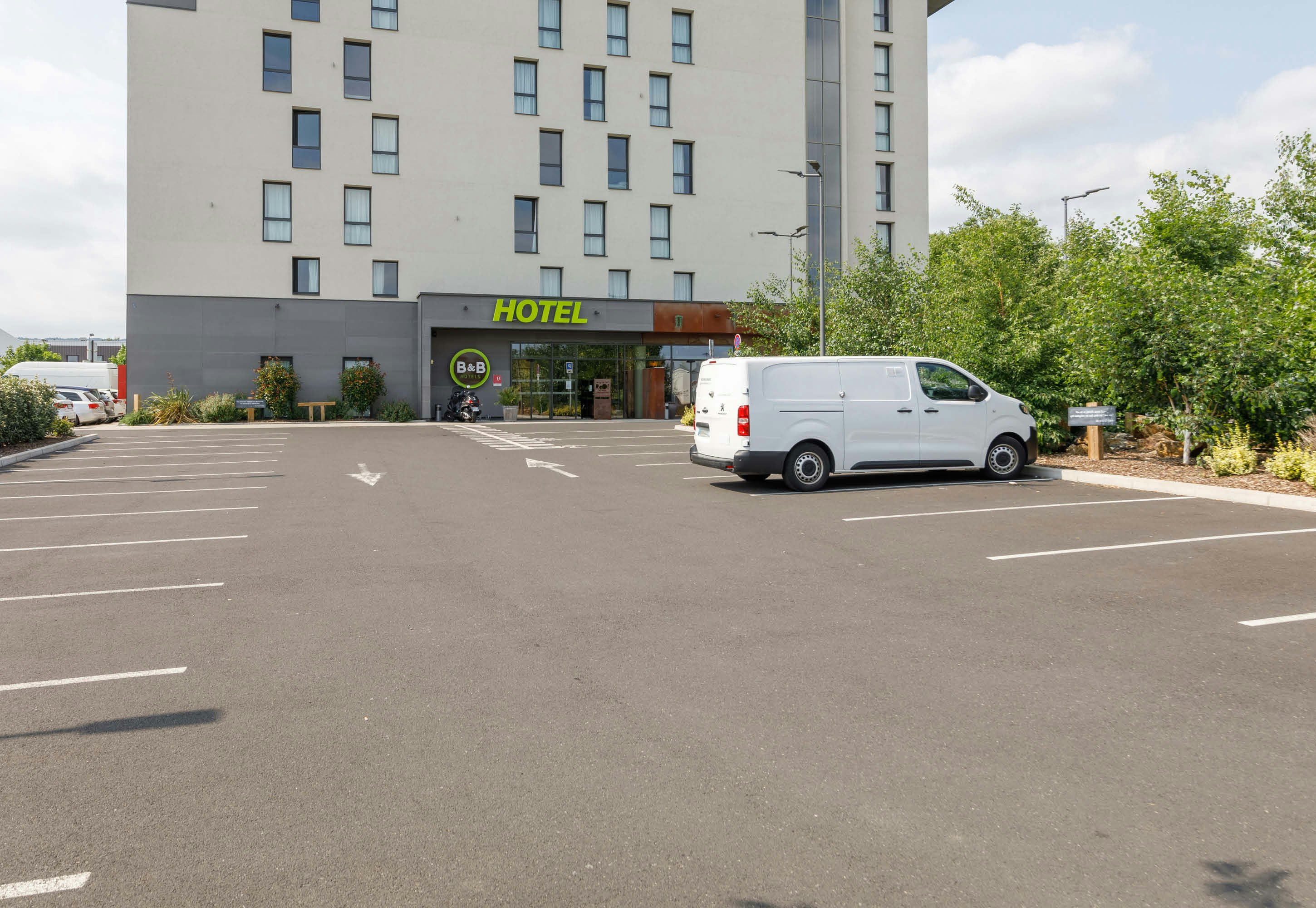 B&B HOTEL Clermont-Ferrand A71-A75 La Meridienne 28/30