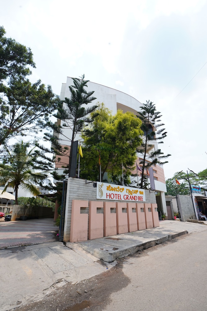 HOTEL GRAND BEE 48/50