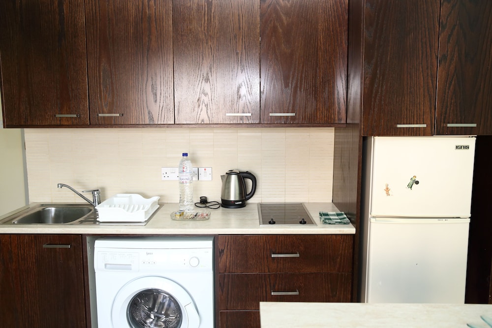 Alora Apartments 6/50