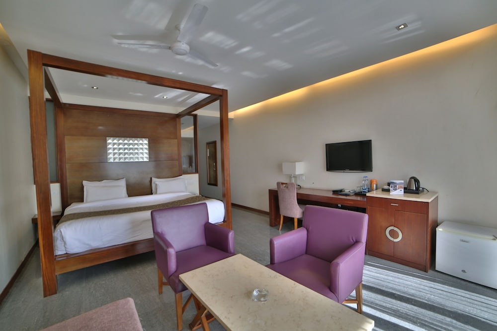 JAISAMAND ISLAND RESORT 46/67