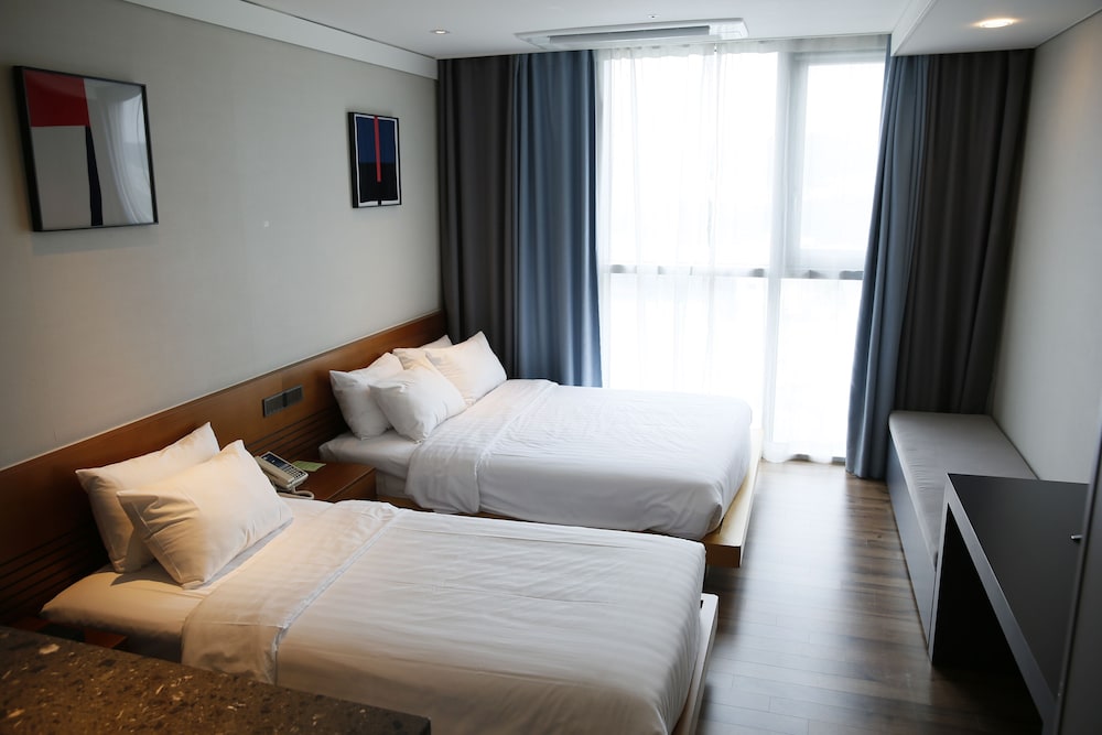 J-one Hotel and Resort 10/41