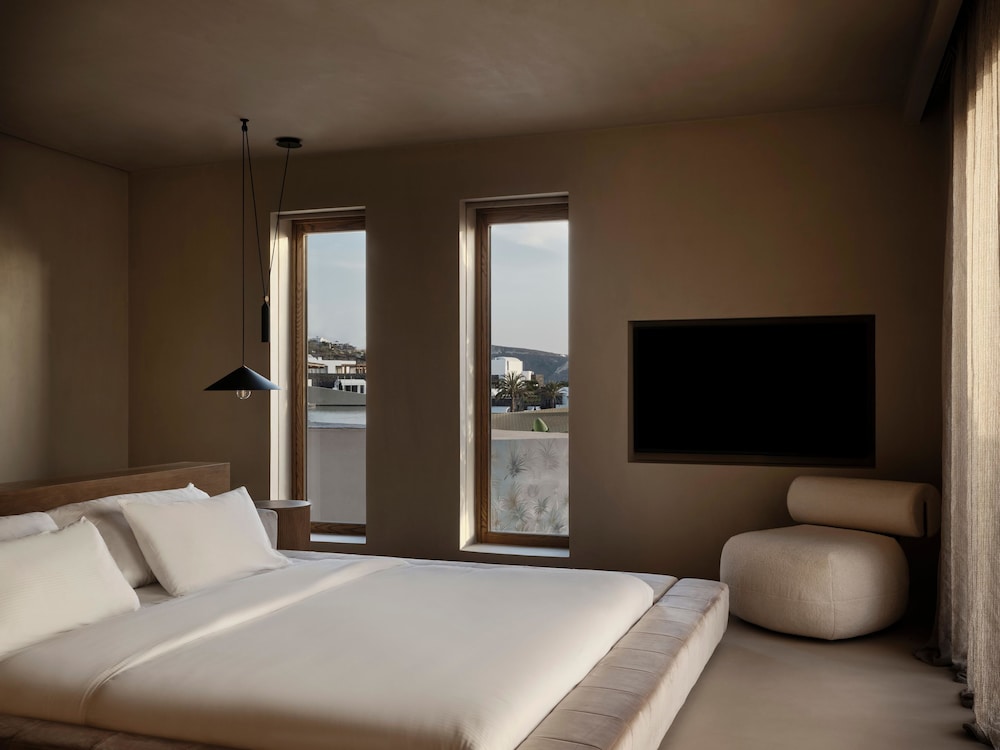 Oasis, Suite, King Bed, Private Infinity Pool