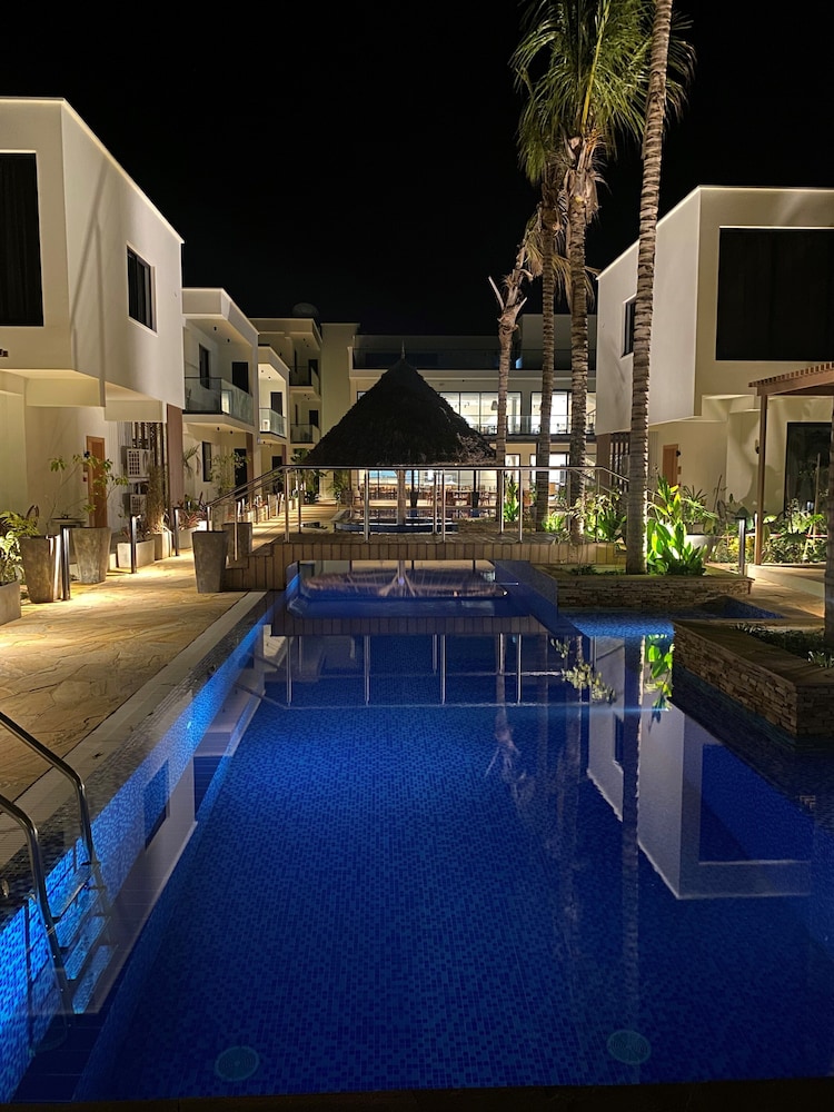 TOA Hotel & Spa 44/58