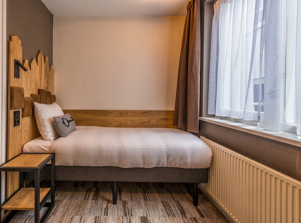 ROOM, SINGLE, SINGLE BED