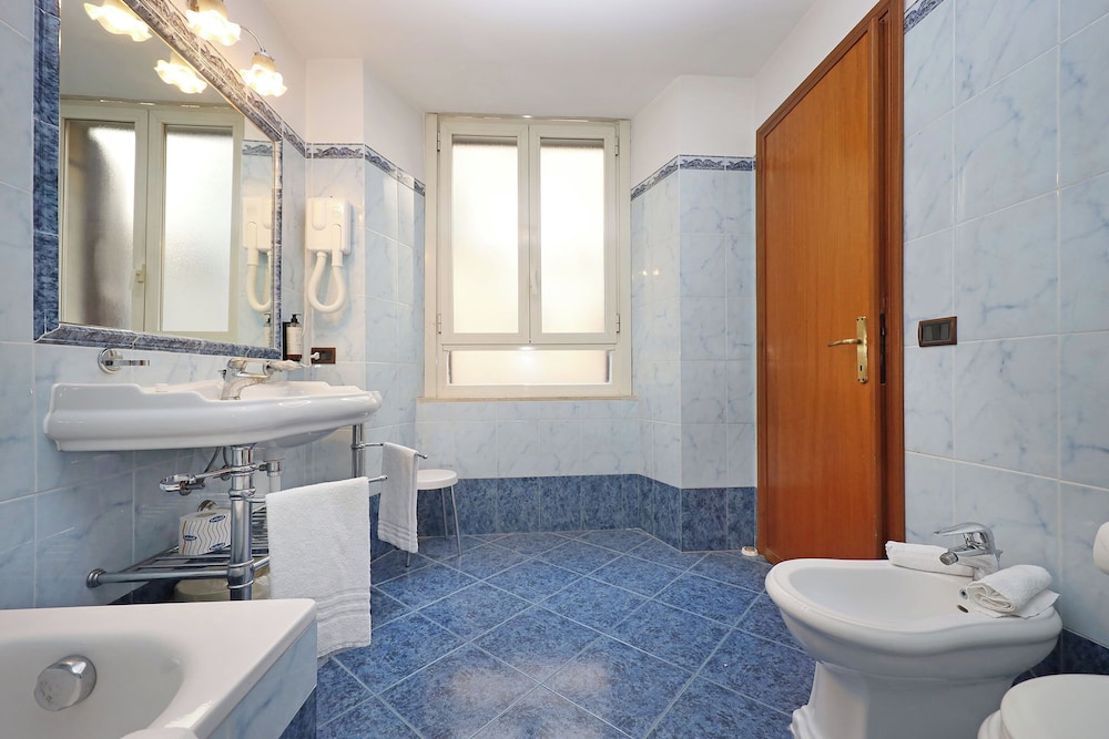 Hotel Rimini 49/56