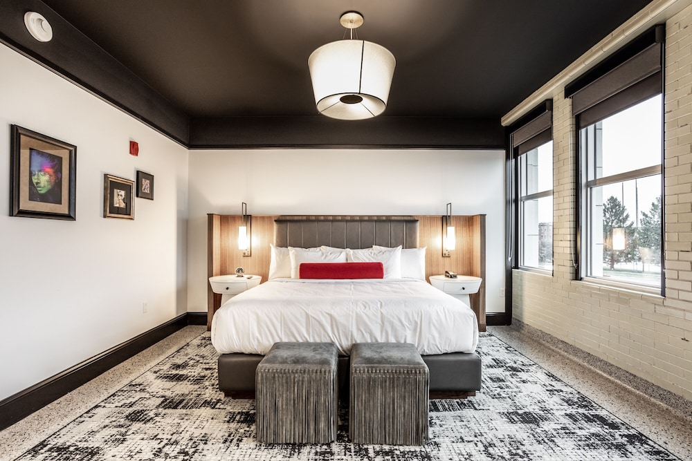 CLASSIC, KING BED, ACCESSIBLE