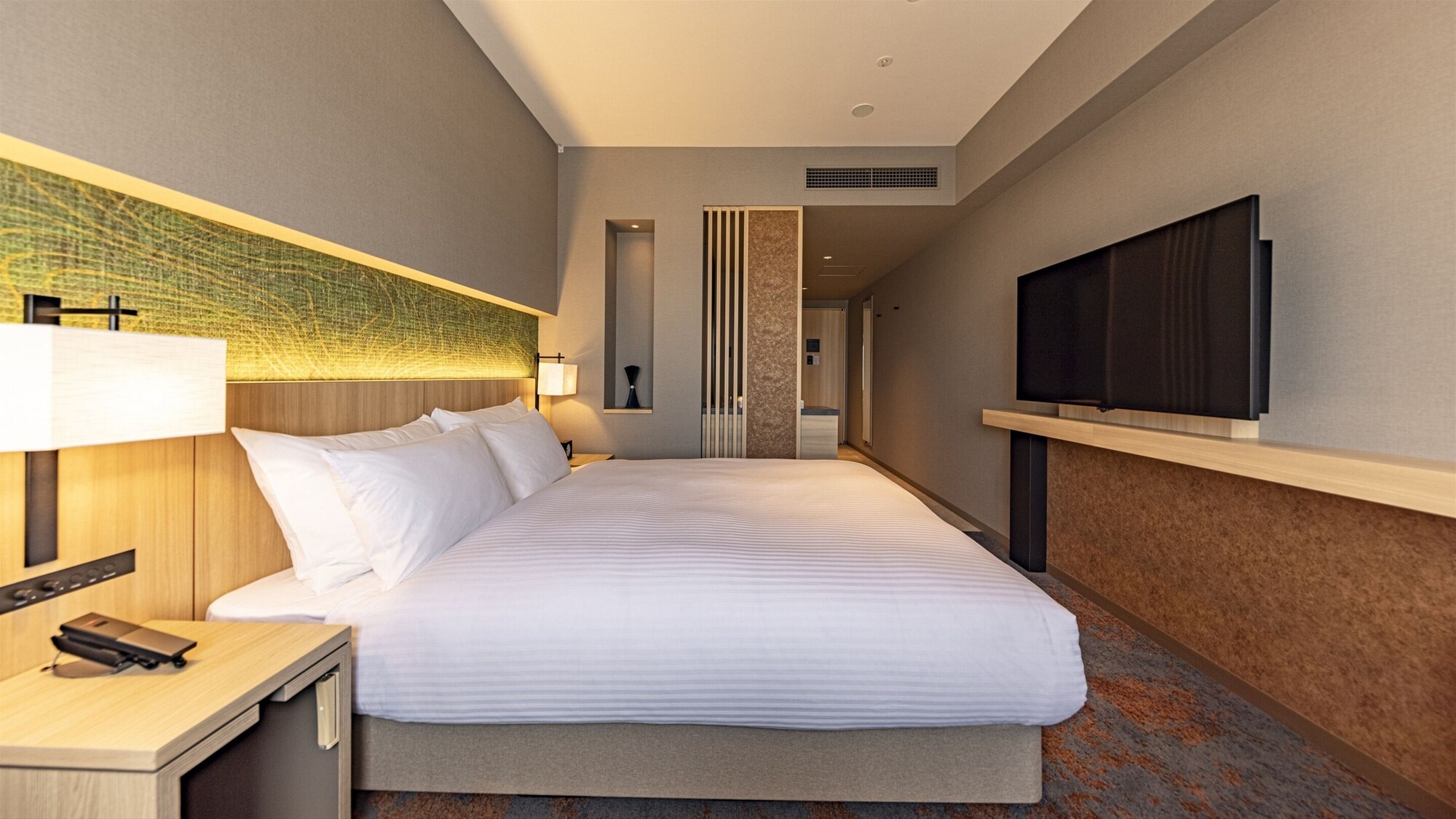 Moderate, Queen Bed